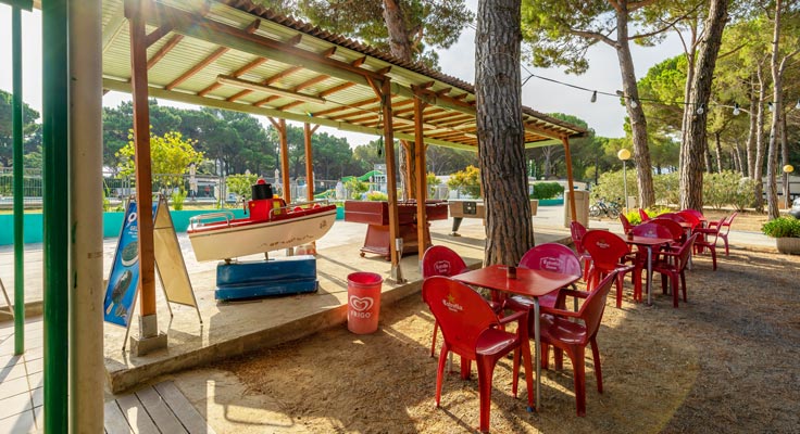 Terrasse snack bar au camping Neptuno en Catalogne